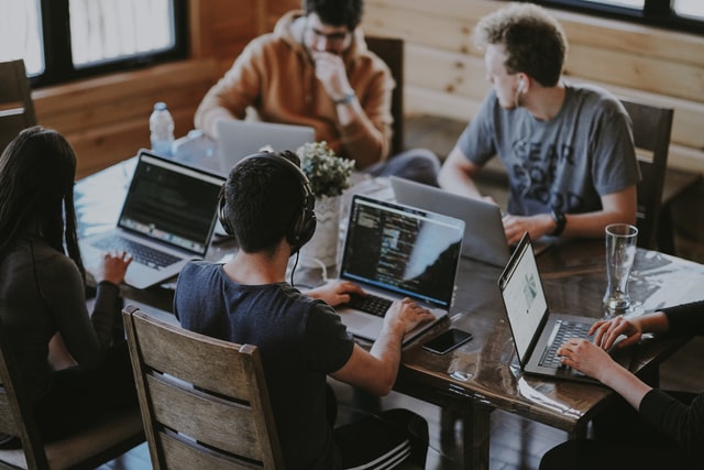 Profesiones del futuro y del presente en el ámbito de la tecnología digital